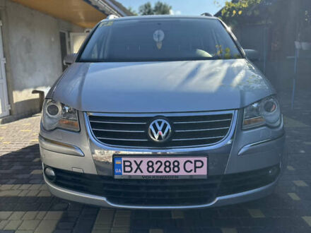 Фольксваген Туран 2007 у Каменце-Подольском на Automoto.ua Сірий Фольксваген Туран, об'ємом двигуна 2 л та пробігом 233 тис. км за 8300 $, фото 1 на Automoto.ua
