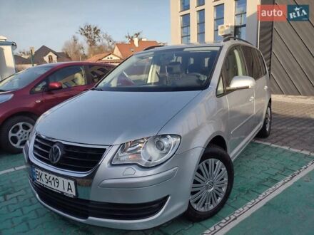 Серый Фольксваген Туран, объемом двигателя 1.6 л и пробегом 256 тыс. км за 6200 $, фото 1 на Automoto.ua