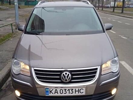 Фольксваген Туран 2007 у Києві на Automoto.ua Сірий Фольксваген Туран, об'ємом двигуна 1.96 л та пробігом 365 тис. км за 7000 $, фото 1 на Automoto.ua