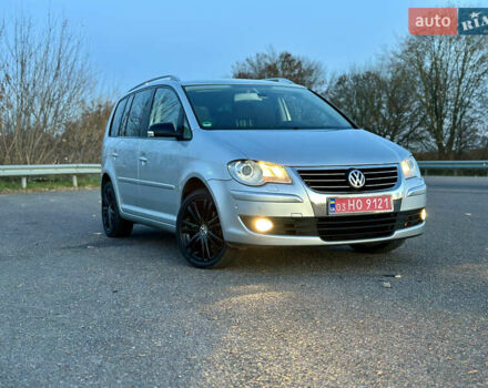 Серый Фольксваген Туран, объемом двигателя 1.4 л и пробегом 248 тыс. км за 7500 $, фото 1 на Automoto.ua