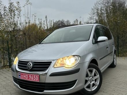 Серый Фольксваген Туран, объемом двигателя 1.6 л и пробегом 215 тыс. км за 6500 $, фото 1 на Automoto.ua