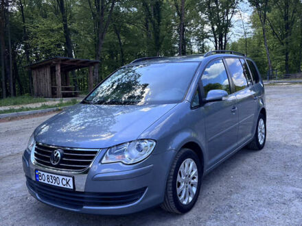 Сірий Фольксваген Туран, об'ємом двигуна 2 л та пробігом 214 тис. км за 5800 $, фото 1 на Automoto.ua