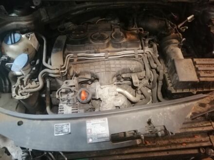 Серый Фольксваген Туран, объемом двигателя 2 л и пробегом 200 тыс. км за 3000 $, фото 1 на Automoto.ua