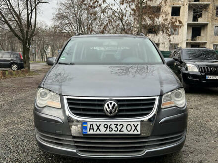 Сірий Фольксваген Туран, об'ємом двигуна 1.39 л та пробігом 208 тис. км за 7200 $, фото 1 на Automoto.ua