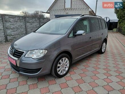 Серый Фольксваген Туран, объемом двигателя 1.6 л и пробегом 196 тыс. км за 7499 $, фото 1 на Automoto.ua