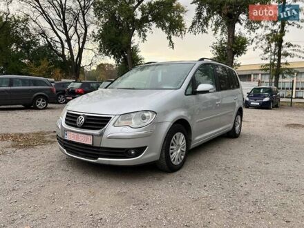 Серый Фольксваген Туран, объемом двигателя 1.6 л и пробегом 262 тыс. км за 6700 $, фото 1 на Automoto.ua