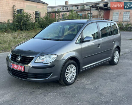 Сірий Фольксваген Туран, об'ємом двигуна 1.6 л та пробігом 225 тис. км за 7500 $, фото 1 на Automoto.ua