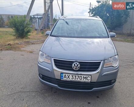 Серый Фольксваген Туран, объемом двигателя 1.4 л и пробегом 209 тыс. км за 6500 $, фото 1 на Automoto.ua