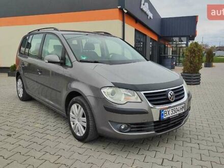 Серый Фольксваген Туран, объемом двигателя 1.6 л и пробегом 211 тыс. км за 7800 $, фото 1 на Automoto.ua