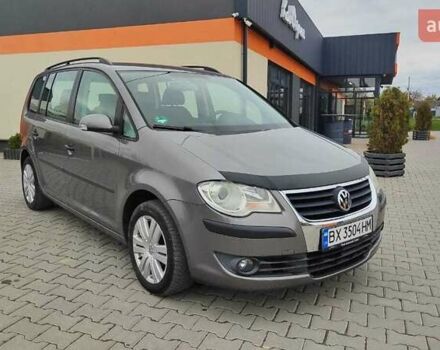Сірий Фольксваген Туран, об'ємом двигуна 1.6 л та пробігом 211 тис. км за 7800 $, фото 1 на Automoto.ua