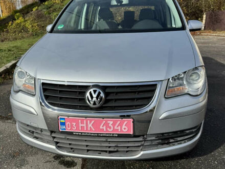 Серый Фольксваген Туран, объемом двигателя 1.6 л и пробегом 199 тыс. км за 7699 $, фото 1 на Automoto.ua