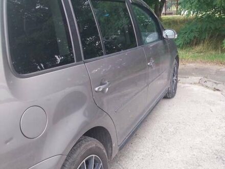 Серый Фольксваген Туран, объемом двигателя 1.9 л и пробегом 250 тыс. км за 7000 $, фото 1 на Automoto.ua