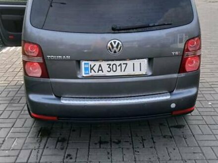 Серый Фольксваген Туран, объемом двигателя 1.4 л и пробегом 278 тыс. км за 6000 $, фото 1 на Automoto.ua