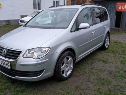 Серый Фольксваген Туран, объемом двигателя 1.39 л и пробегом 211 тыс. км за 5500 $, фото 1 на Automoto.ua