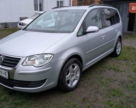Серый Фольксваген Туран, объемом двигателя 1.39 л и пробегом 211 тыс. км за 5500 $, фото 1 на Automoto.ua
