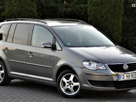 Серый Фольксваген Туран, объемом двигателя 0 л и пробегом 227 тыс. км за 2000 $, фото 1 на Automoto.ua