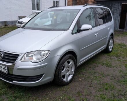 Серый Фольксваген Туран, объемом двигателя 1.4 л и пробегом 211 тыс. км за 5500 $, фото 1 на Automoto.ua