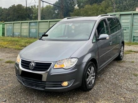 Серый Фольксваген Туран, объемом двигателя 2 л и пробегом 1000 тыс. км за 2900 $, фото 1 на Automoto.ua