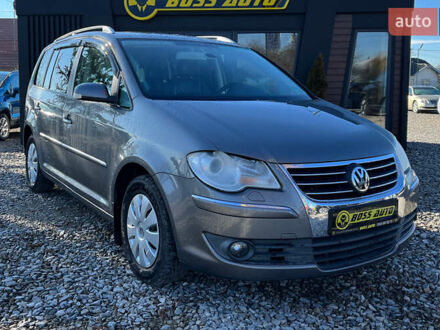 Серый Фольксваген Туран, объемом двигателя 1.39 л и пробегом 242 тыс. км за 7000 $, фото 1 на Automoto.ua
