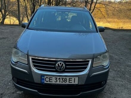 Серый Фольксваген Туран, объемом двигателя 1.97 л и пробегом 350 тыс. км за 6000 $, фото 1 на Automoto.ua