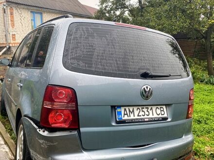 Серый Фольксваген Туран, объемом двигателя 1.4 л и пробегом 241 тыс. км за 3000 $, фото 1 на Automoto.ua