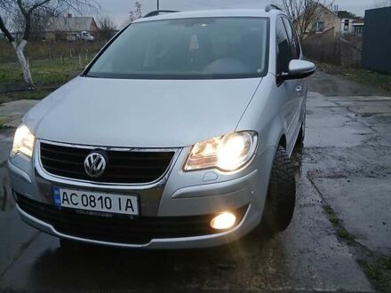 Серый Фольксваген Туран, объемом двигателя 1.4 л и пробегом 185 тыс. км за 7500 $, фото 1 на Automoto.ua