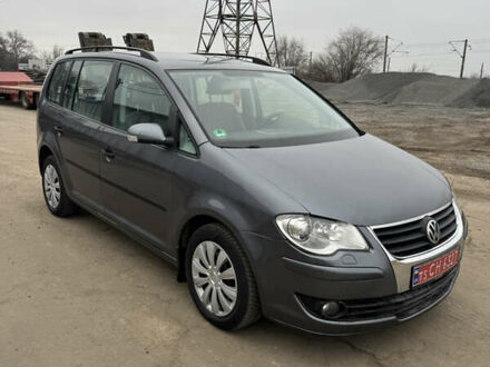 Серый Фольксваген Туран, объемом двигателя 1.4 л и пробегом 185 тыс. км за 7500 $, фото 1 на Automoto.ua