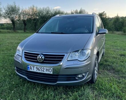 Серый Фольксваген Туран, объемом двигателя 2 л и пробегом 306 тыс. км за 6900 $, фото 1 на Automoto.ua