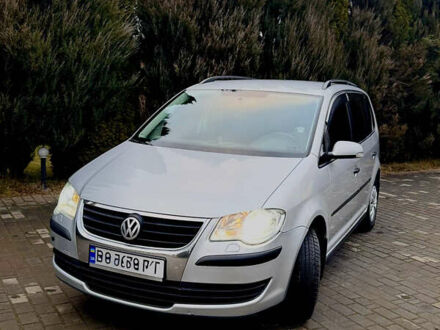 Серый Фольксваген Туран, объемом двигателя 1.98 л и пробегом 220 тыс. км за 6800 $, фото 1 на Automoto.ua