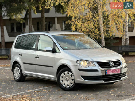 Серый Фольксваген Туран, объемом двигателя 1.6 л и пробегом 196 тыс. км за 8199 $, фото 1 на Automoto.ua
