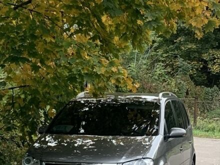 Фольксваген Туран 2008 в Львове на Automoto.ua Серый Фольксваген Туран, объемом двигателя 2 л и пробегом 350 тыс. км за 7600 $, фото 1 на Automoto.ua
