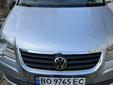 Серый Фольксваген Туран, объемом двигателя 1.97 л и пробегом 270 тыс. км за 7900 $, фото 1 на Automoto.ua