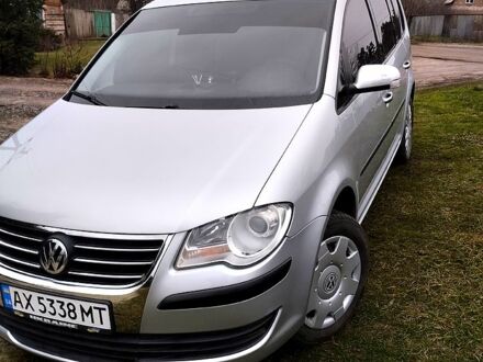 Сірий Фольксваген Туран, об'ємом двигуна 1.9 л та пробігом 257 тис. км за 8600 $, фото 1 на Automoto.ua