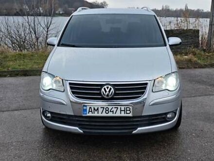 Серый Фольксваген Туран, объемом двигателя 1.97 л и пробегом 313 тыс. км за 7800 $, фото 1 на Automoto.ua