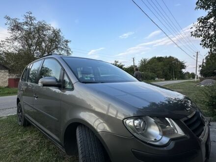 Серый Фольксваген Туран, объемом двигателя 2 л и пробегом 271 тыс. км за 5800 $, фото 1 на Automoto.ua