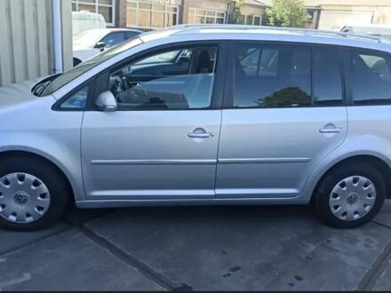 Серый Фольксваген Туран, объемом двигателя 2 л и пробегом 330 тыс. км за 6300 $, фото 1 на Automoto.ua