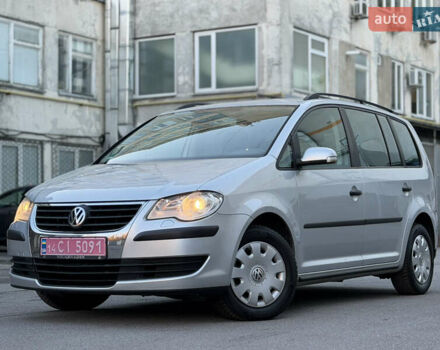 Сірий Фольксваген Туран, об'ємом двигуна 1.6 л та пробігом 196 тис. км за 7650 $, фото 1 на Automoto.ua