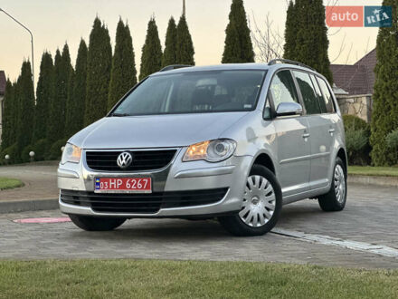 Серый Фольксваген Туран, объемом двигателя 1.6 л и пробегом 210 тыс. км за 7350 $, фото 1 на Automoto.ua