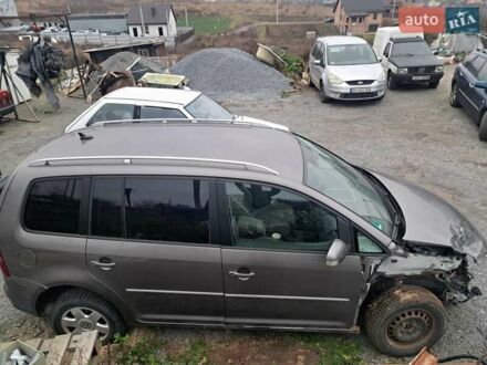 Сірий Фольксваген Туран, об'ємом двигуна 2 л та пробігом 266 тис. км за 3500 $, фото 1 на Automoto.ua