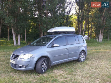 Серый Фольксваген Туран, объемом двигателя 1.6 л и пробегом 377 тыс. км за 6900 $, фото 1 на Automoto.ua