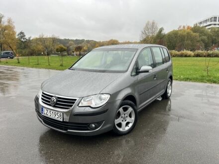 Серый Фольксваген Туран, объемом двигателя 1.9 л и пробегом 258 тыс. км за 3963 $, фото 1 на Automoto.ua