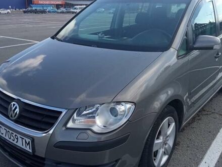 Фольксваген Туран 2008 в Львове на Automoto.ua Серый Фольксваген Туран, объемом двигателя 1.9 л и пробегом 235 тыс. км за 8500 $, фото 1 на Automoto.ua