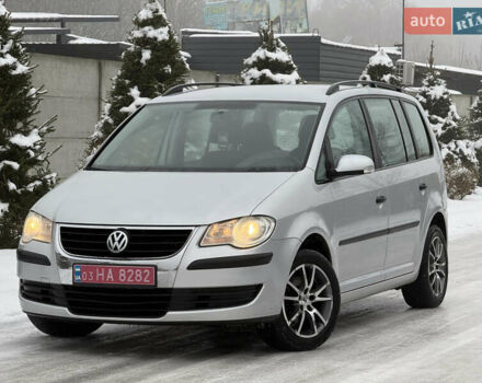 Серый Фольксваген Туран, объемом двигателя 1.6 л и пробегом 193 тыс. км за 7500 $, фото 1 на Automoto.ua
