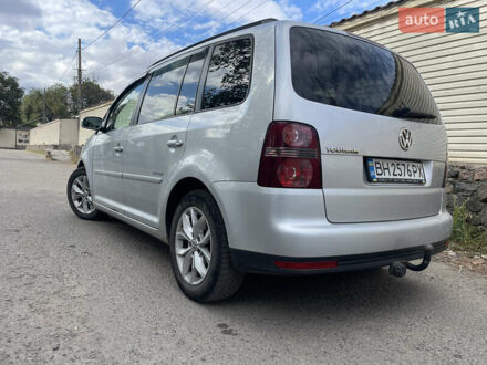 Серый Фольксваген Туран, объемом двигателя 1.97 л и пробегом 350 тыс. км за 6150 $, фото 1 на Automoto.ua