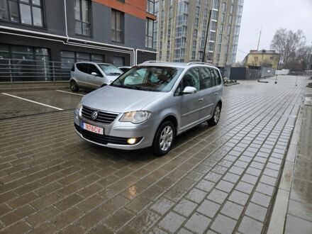 Серый Фольксваген Туран, объемом двигателя 1.9 л и пробегом 350 тыс. км за 2800 $, фото 1 на Automoto.ua