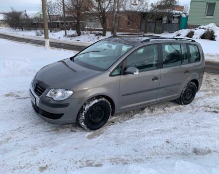 Серый Фольксваген Туран, объемом двигателя 1.6 л и пробегом 245 тыс. км за 6600 $, фото 1 на Automoto.ua