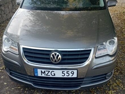 Сірий Фольксваген Туран, об'ємом двигуна 2 л та пробігом 382 тис. км за 5000 $, фото 1 на Automoto.ua