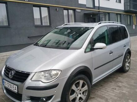 Серый Фольксваген Туран, объемом двигателя 1.4 л и пробегом 255 тыс. км за 7200 $, фото 1 на Automoto.ua