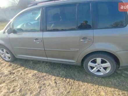 Серый Фольксваген Туран, объемом двигателя 1.4 л и пробегом 240 тыс. км за 7800 $, фото 1 на Automoto.ua