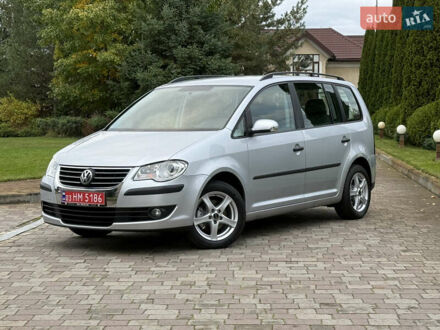 Фольксваген Туран 2009 в Сарнах на Automoto.ua Серый Фольксваген Туран, объемом двигателя 1.6 л и пробегом 174 тыс. км за 7550 $, фото 1 на Automoto.ua